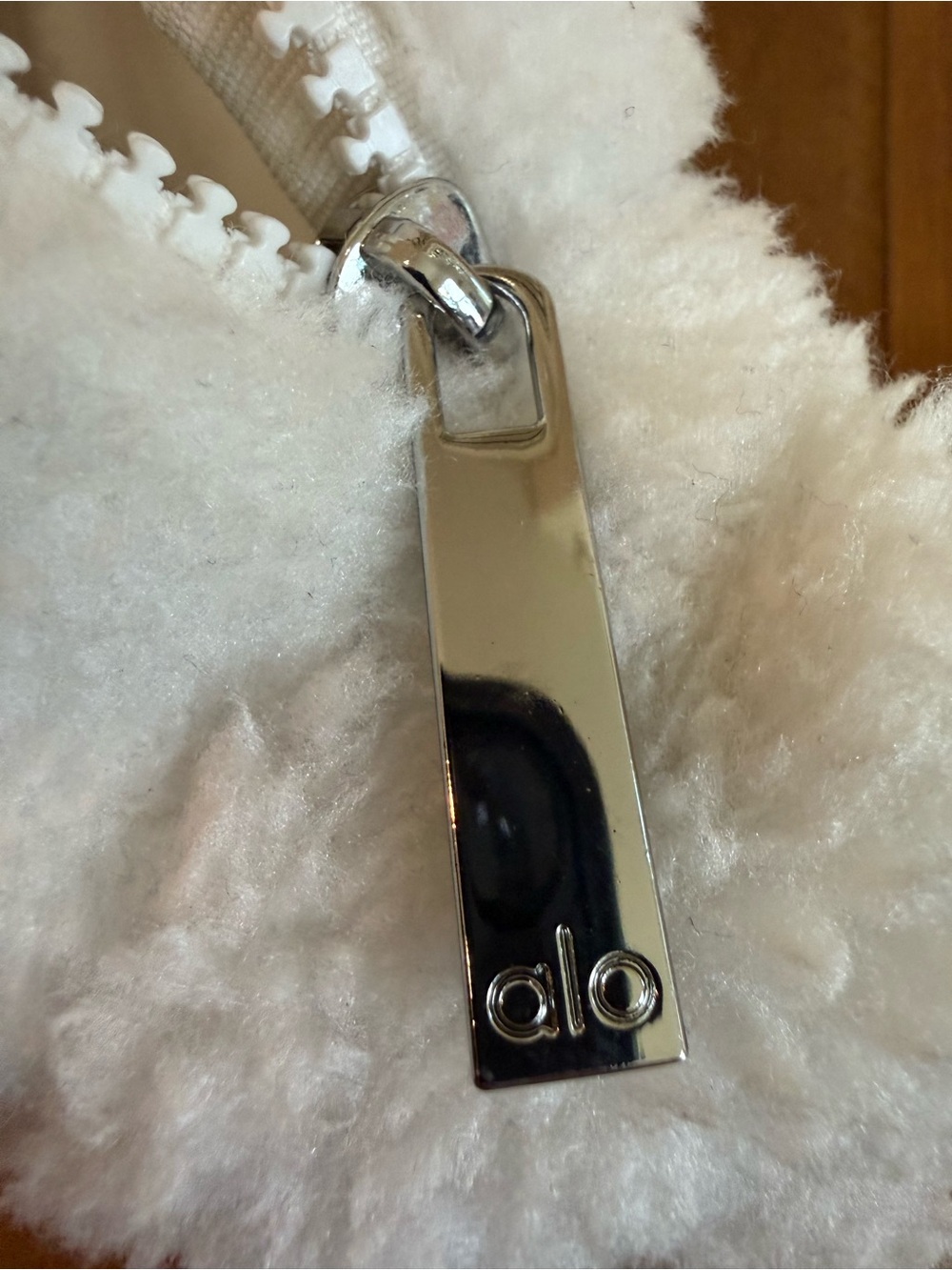 Alo. Sherpa Explorer Fanny Pack. White. - Picture 7 of 10